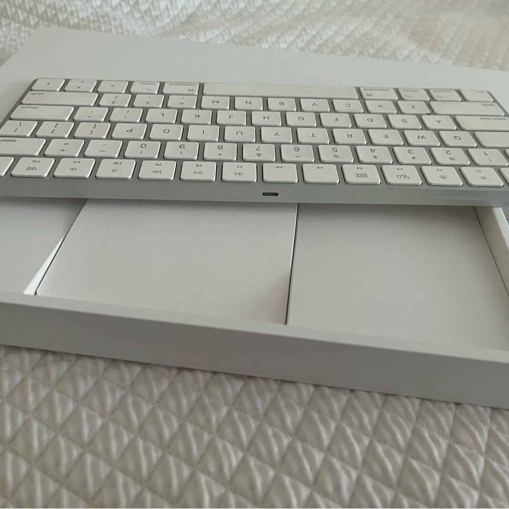 Apple Wireless Keyboard - Picture 5 of 11